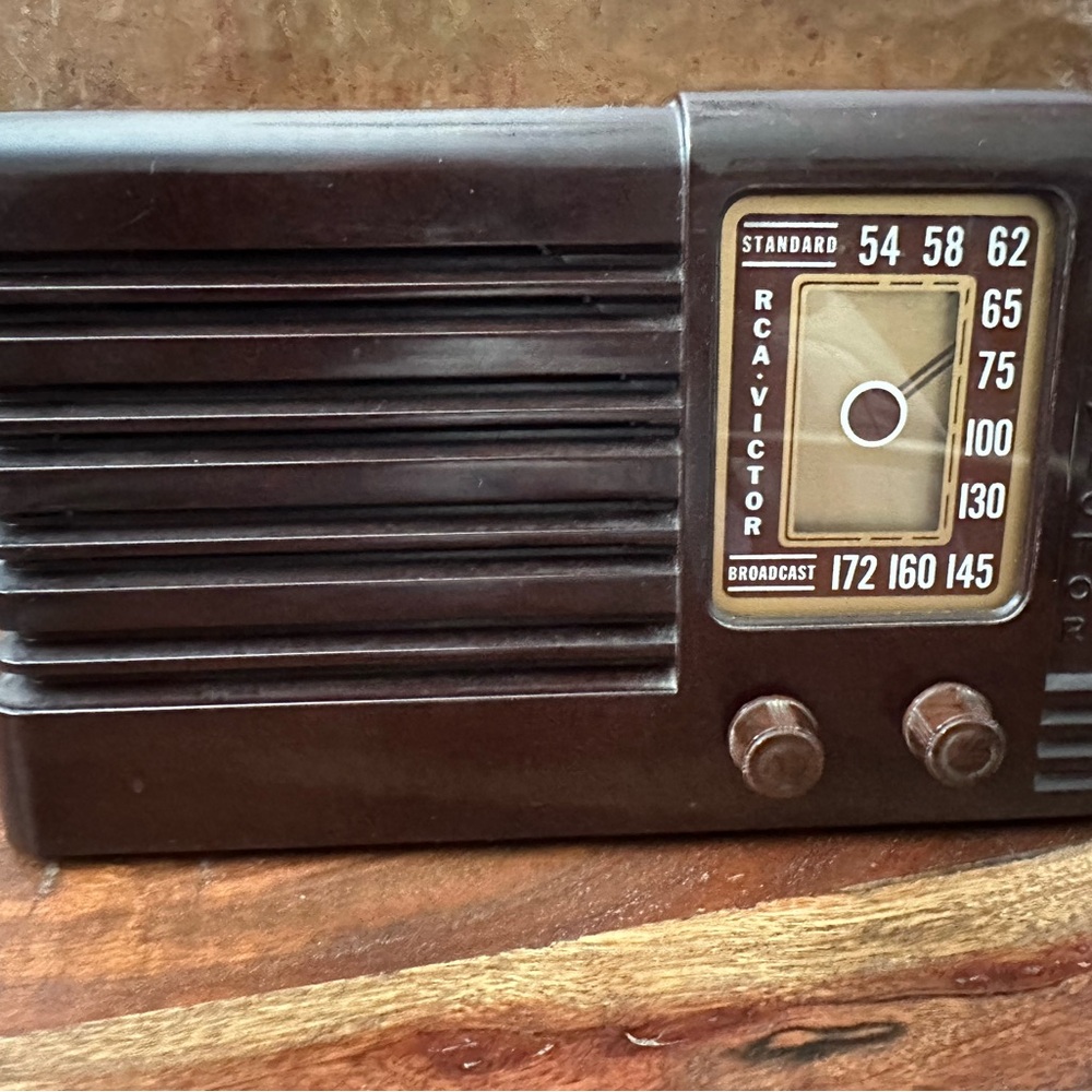 1940’s Vintage Bakelite RCA Victor Mid Century Radio Classic Brown - Wires Cut